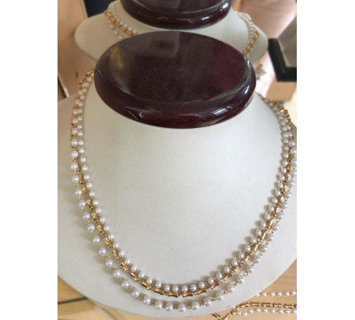 Кольє з натуральних білих перлів із золотом позолоту медична сталь