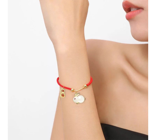 Браслет Нефритовий Кролик на червоній нитці з позолотою 24 каратів приносить любов, романтику, партнерство удача