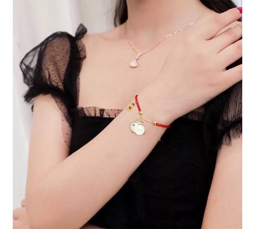 Браслет Нефритовий Кролик на червоній нитці з позолотою 24 каратів приносить любов, романтику, партнерство удача