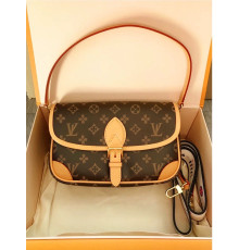 Брендова сумка з Чотирилисним Клевером Van Cleef для великої удачі