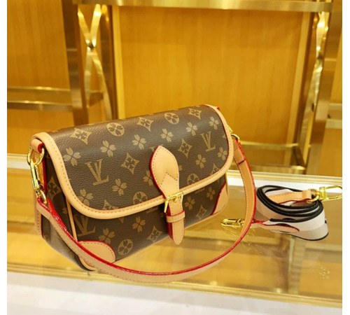 Брендова сумка з Чотирилисним Клевером Van Cleef для великої удачі