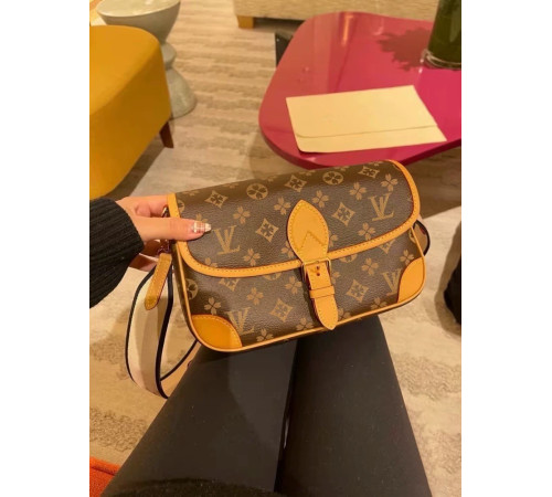 Брендова сумка з Чотирилисним Клевером Van Cleef для великої удачі