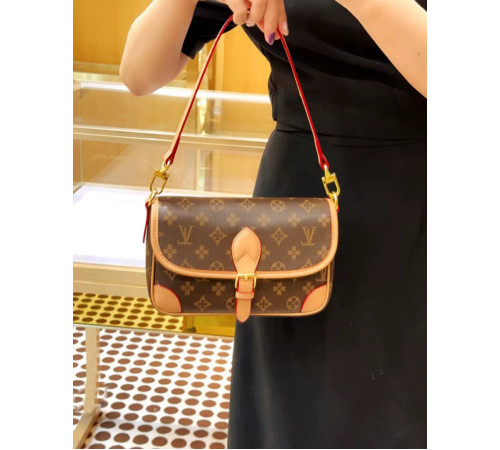 Брендова сумка з Чотирилисним Клевером Van Cleef для великої удачі