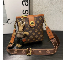 Брендова Сумка із сакральними Символами та Брелоком Кролик для удачі та приваблення грошей коричневий колір