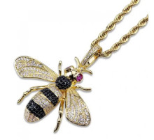 Золота підвіска Бджола з фіанітами та цирконієм на ланцюжку підвищує рівень особистої енергії, ріст грошей