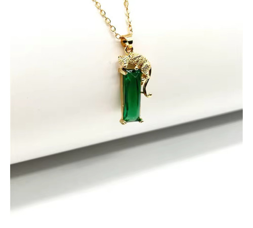 Золота підвіска Леопард із Зеленим Турмаліном для королівської влади амулетом